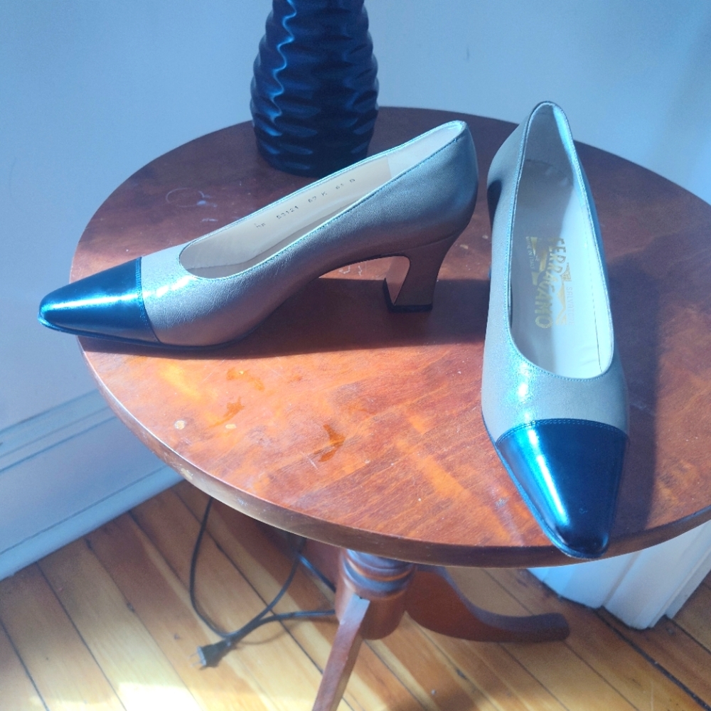 Ferragamo cap toe two tone pumps - Picture 3 of 7